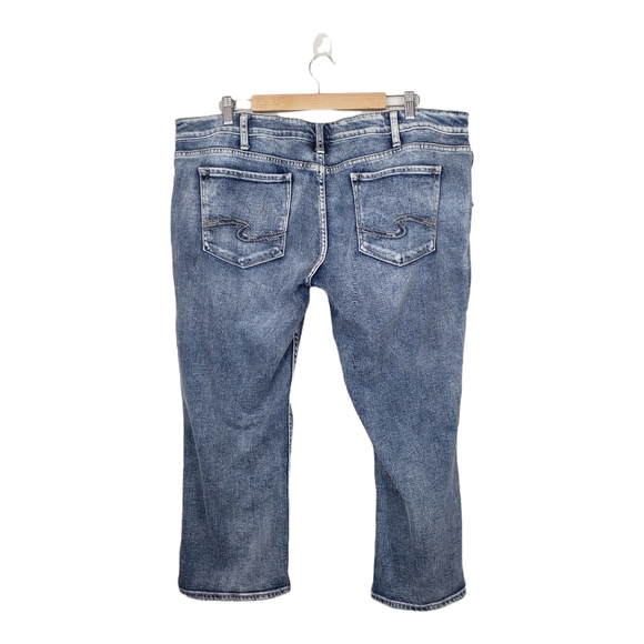 Silver Jeans Suki Mid Rise Capri - Picture 2 of 8